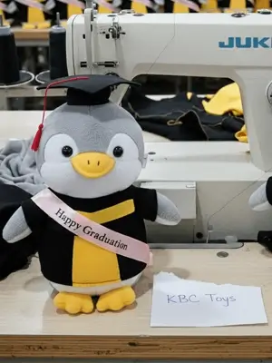 Pengrajin Boneka Wisuda Bentuk Penguin - KBC Toys